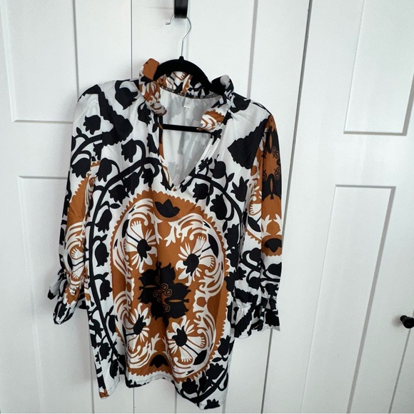 Source Unknown Tops - White and Gray Graphic 3/4 Sleeve Blouse large